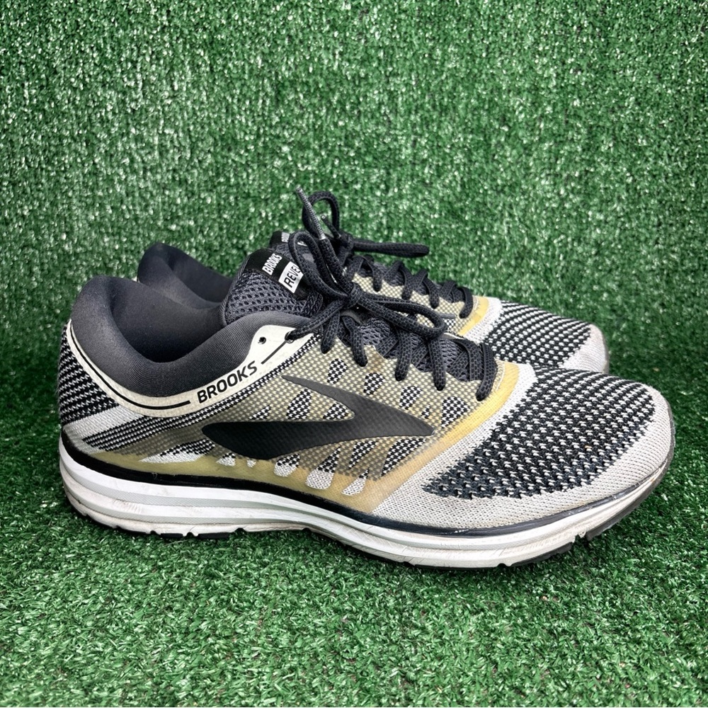 Brooks Mens Revel 1102601D155 White Black Running Shoes Sneaker Oreo Size 11.5 D
